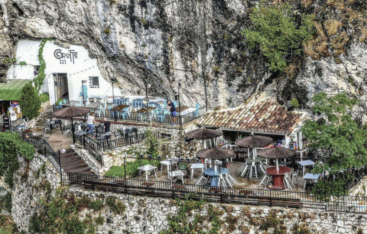 La General en Grotte